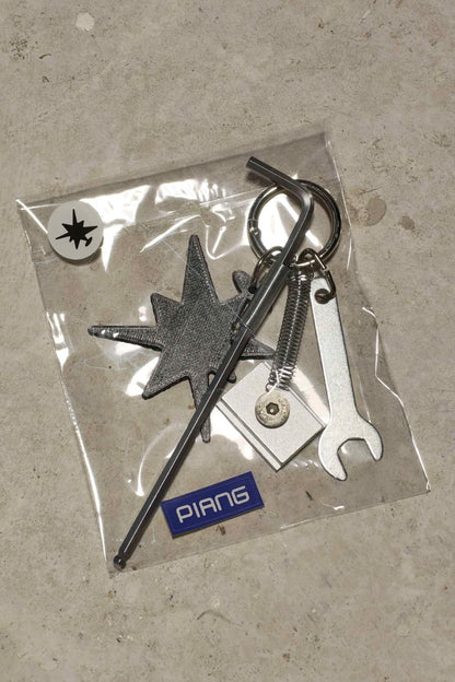 Keychain set with M6 allen key, M6 wrench, a T-nut and a 3D-printed logomark.