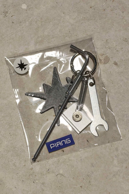 Keychain set with M6 allen key, M6 wrench, a T-nut and a 3D-printed logomark.