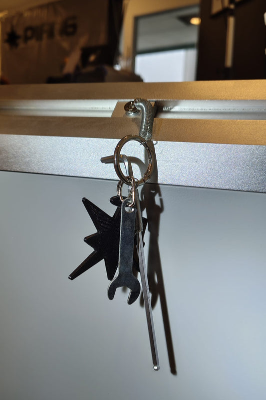 Keychain set with M6 allen key, M6 wrench, a T-nut and a 3D-printed logomark.